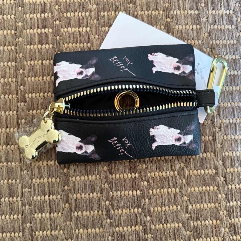 NWT Betsey Johnson Bulldog Accessories Wristlet, Coin Pouch & Hand Sanitizer - Picture 3 of 5
